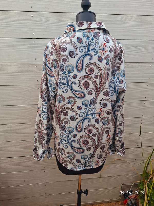 New floral longsleeve high-low button shirt - Size XXL