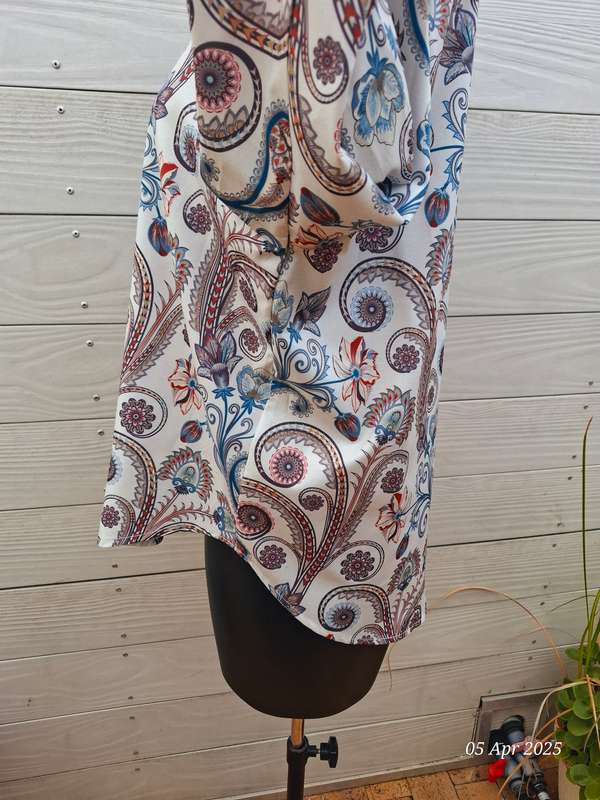 New floral longsleeve high-low button shirt - Size XXL