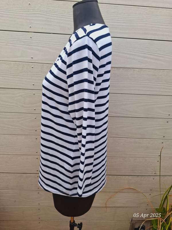 Miladys 3/4 white and navy stripe top with flower rhinestone detail - Size 38/14