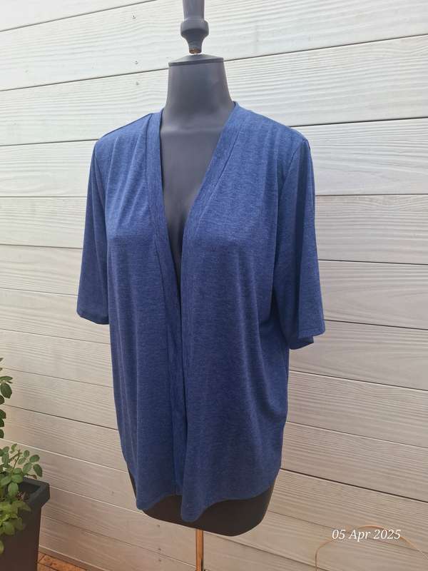 Navy open short sleeve cardigan  Size XL