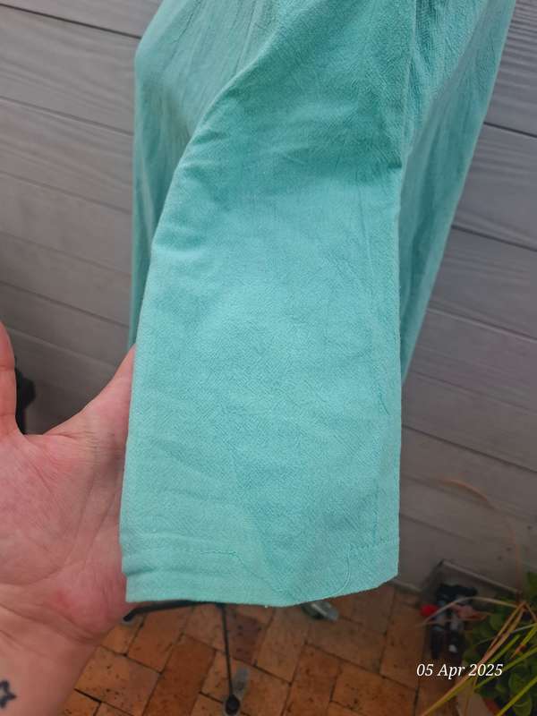 Turquoise top with detail at bottom - Size XXL/16