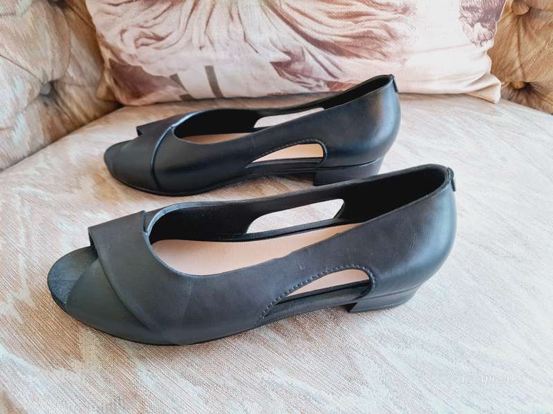 NEW ladies peep toe sandal - 40/6
