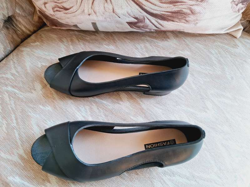 NEW ladies peep toe sandal - 40/6
