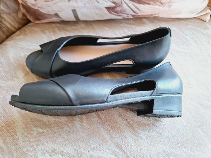 NEW ladies peep toe sandal - 40/6