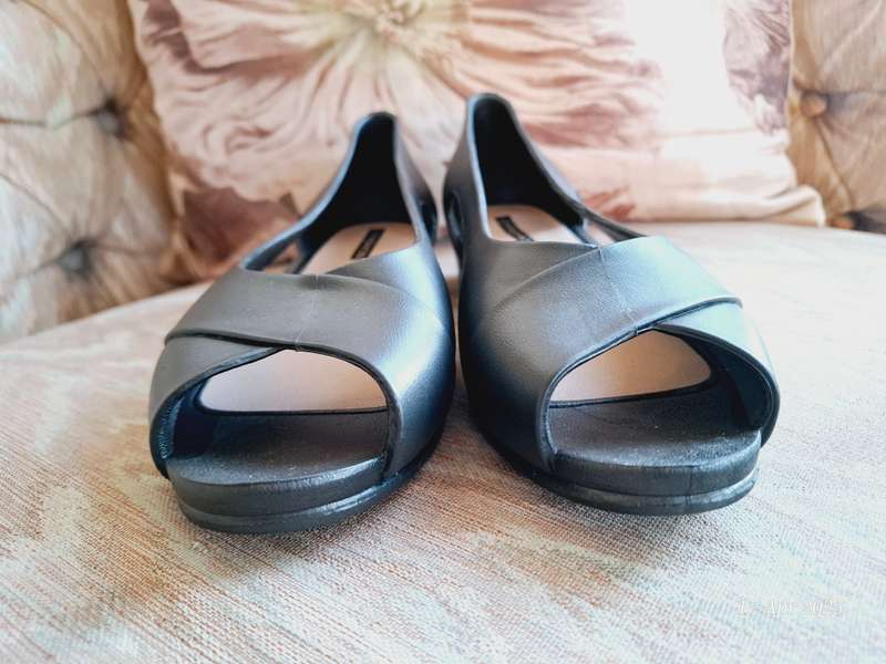 NEW ladies peep toe sandal - 40/6