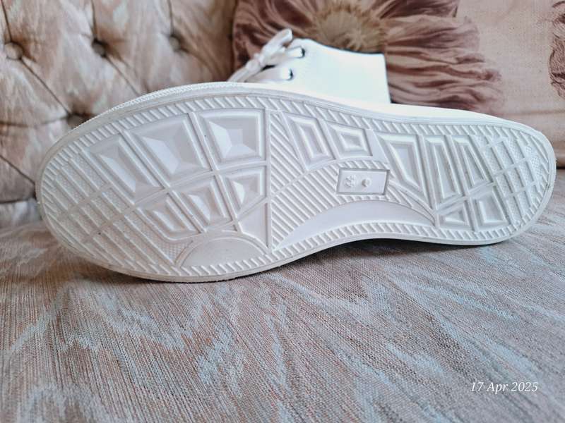 Mens White high top skateboard shoes - 9.5
