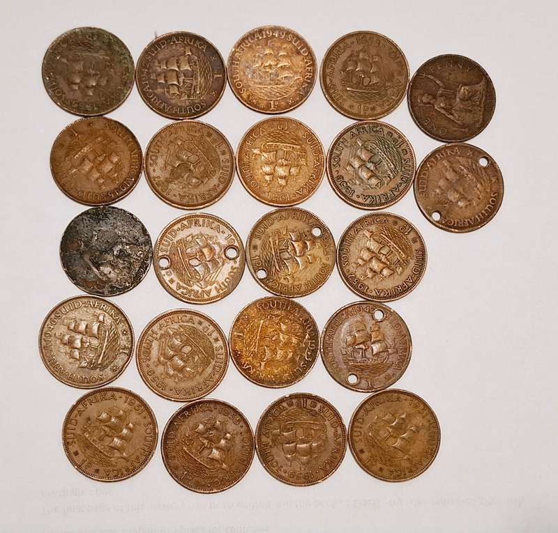 22 x SA 1d Penny circulated coins. Various years between 40's and 50's