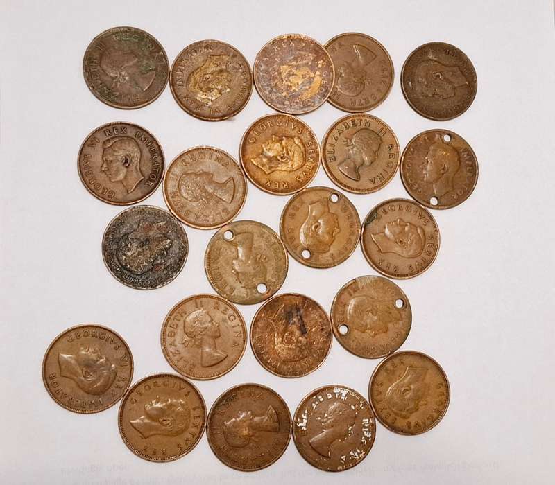 22 x SA 1d Penny circulated coins. Various years between 40's and 50's