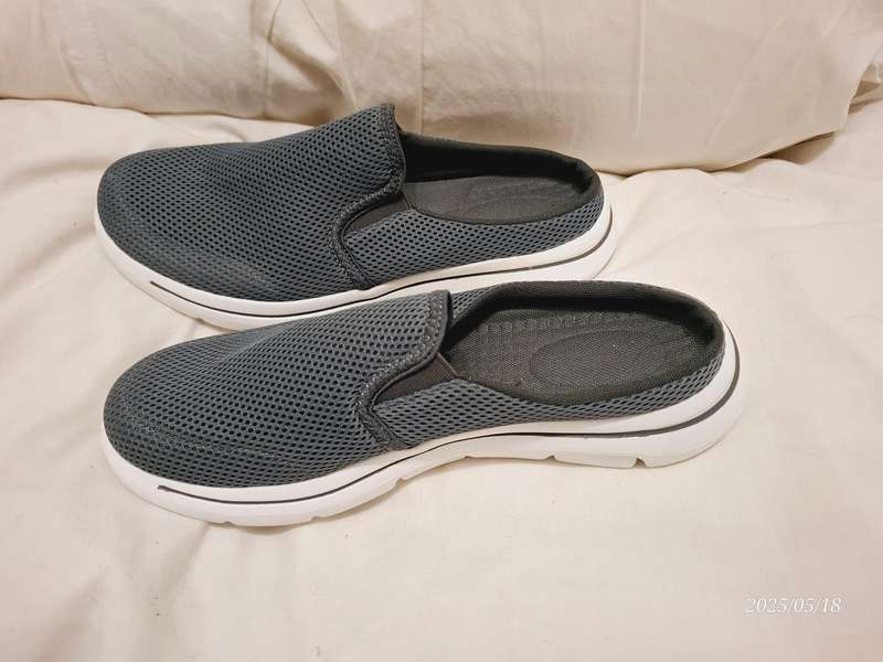 Slip on shoes - 9 - 9.5