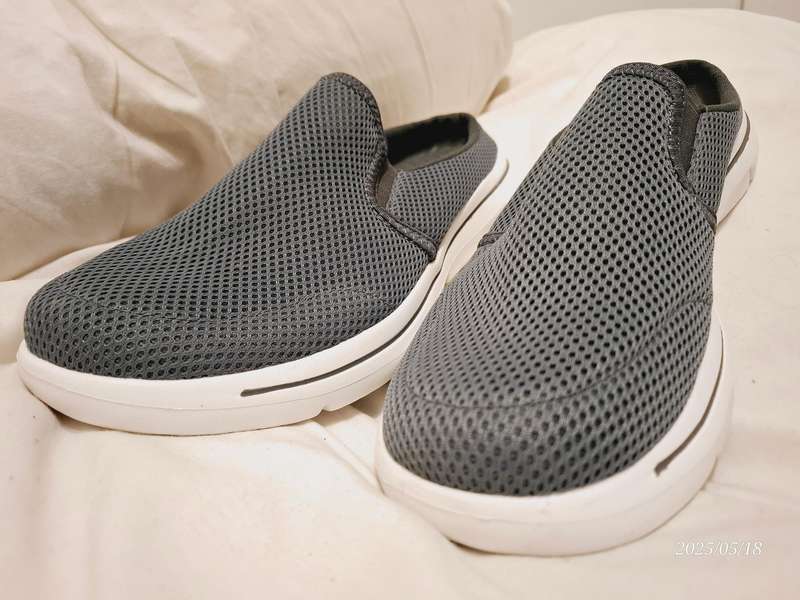 Slip on shoes - 9 - 9.5