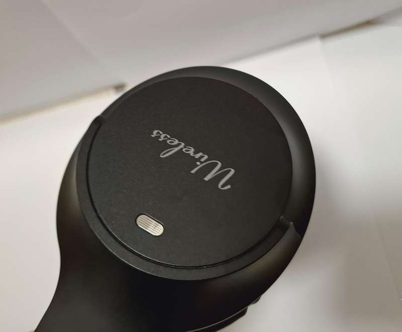 New Retractable Wireless bluetooth Headphones