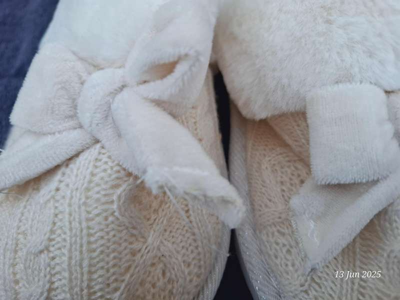 New Jet womens Ecru knit slippers Size 5 to 6