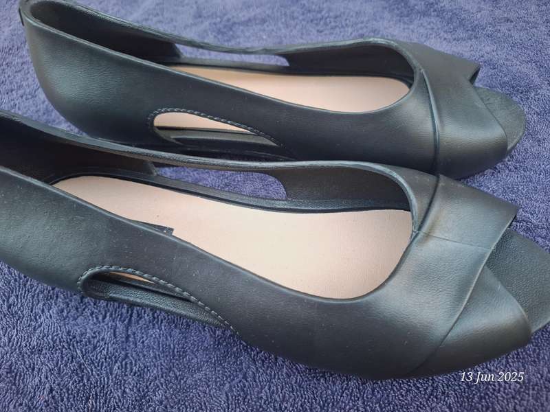 NEW ladies peep toe sandal - 40/6