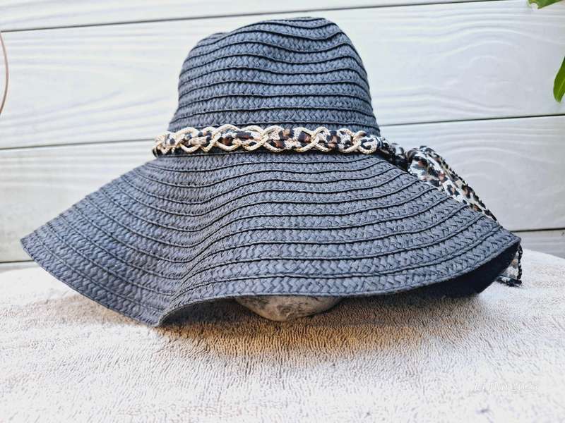 Floppy sun hat