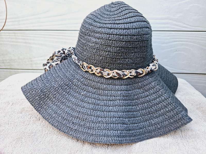 Floppy sun hat
