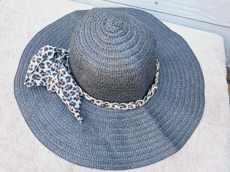 Floppy sun hat