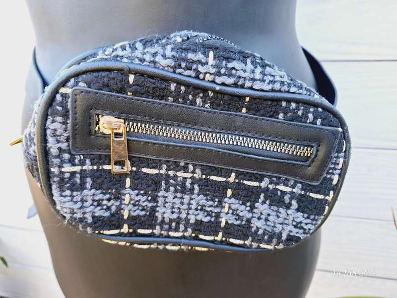 Tweed pouch / moonbag