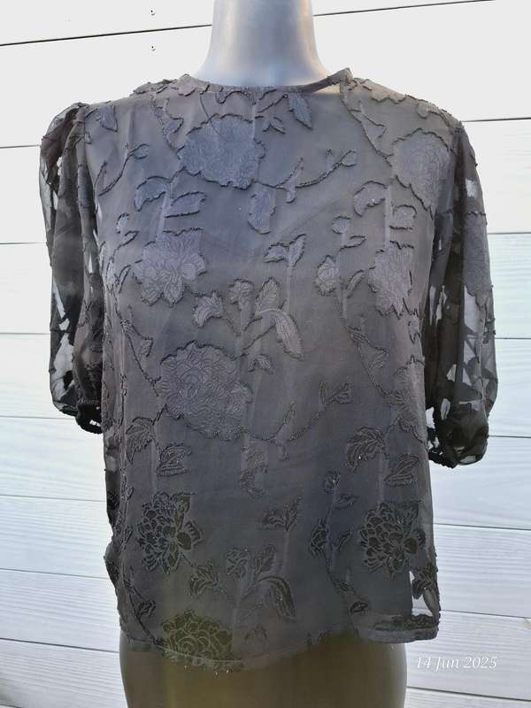 Black lace top - 10/34