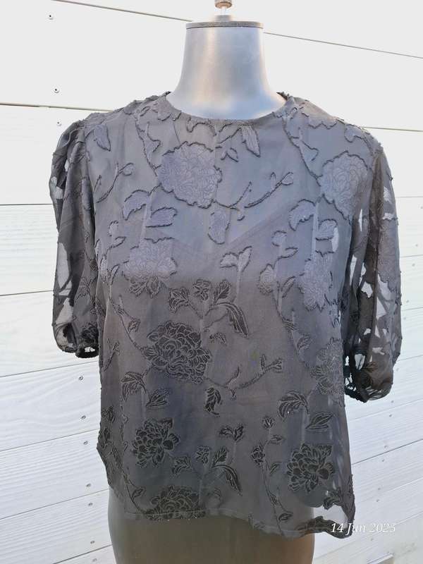 Black lace top - 10/34