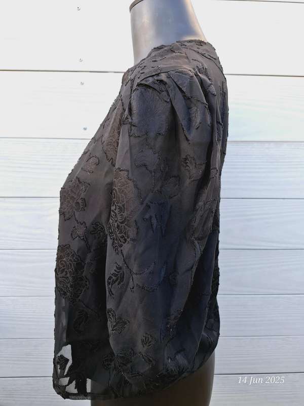 Black lace top - 10/34