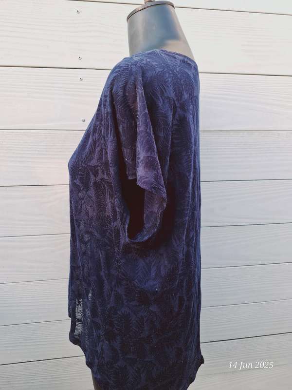 Sheer navy top - L