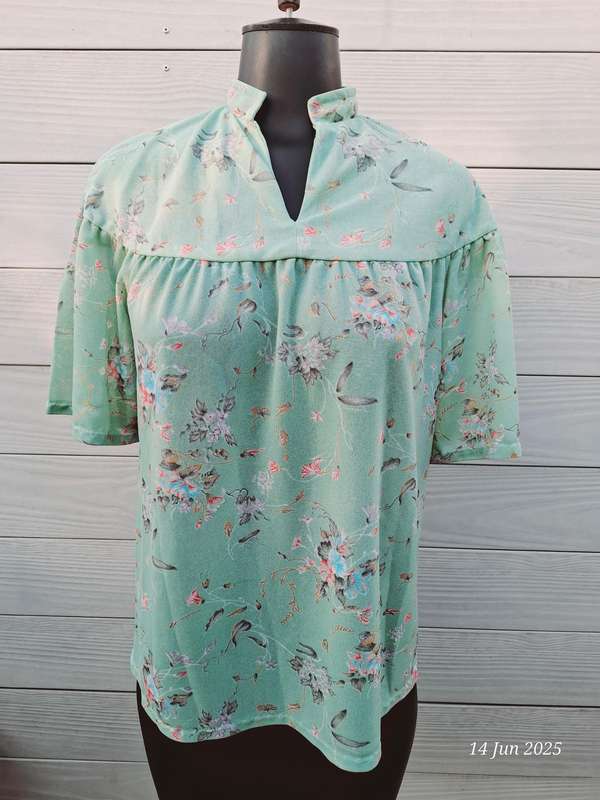 Vintage floral mint green top - L
