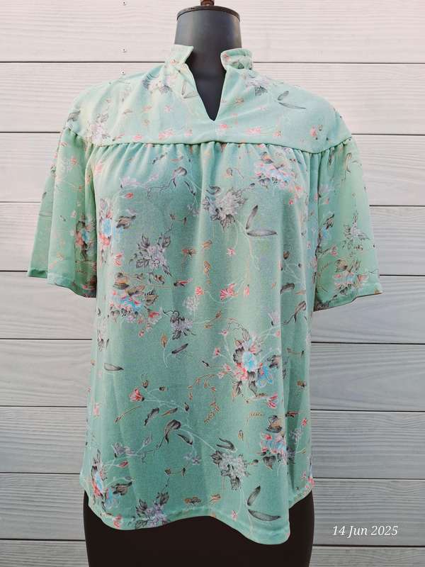 Vintage floral mint green top - L