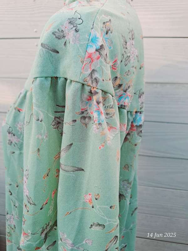 Vintage floral mint green top - L