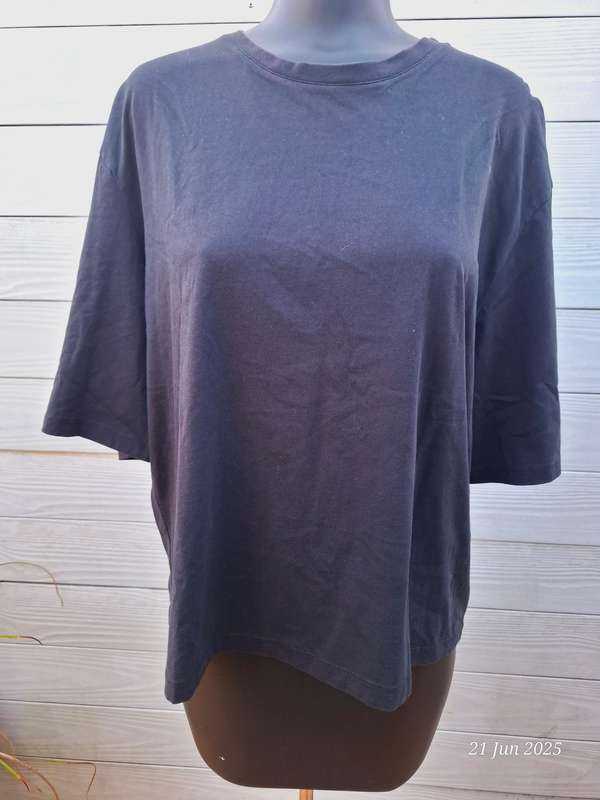 Foschini black tshirt - L