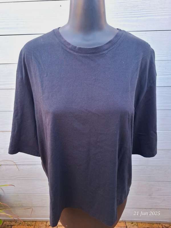 Foschini black tshirt - L