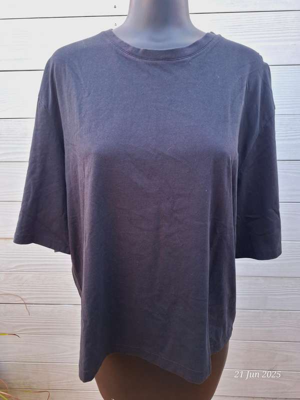 Foschini black tshirt - L
