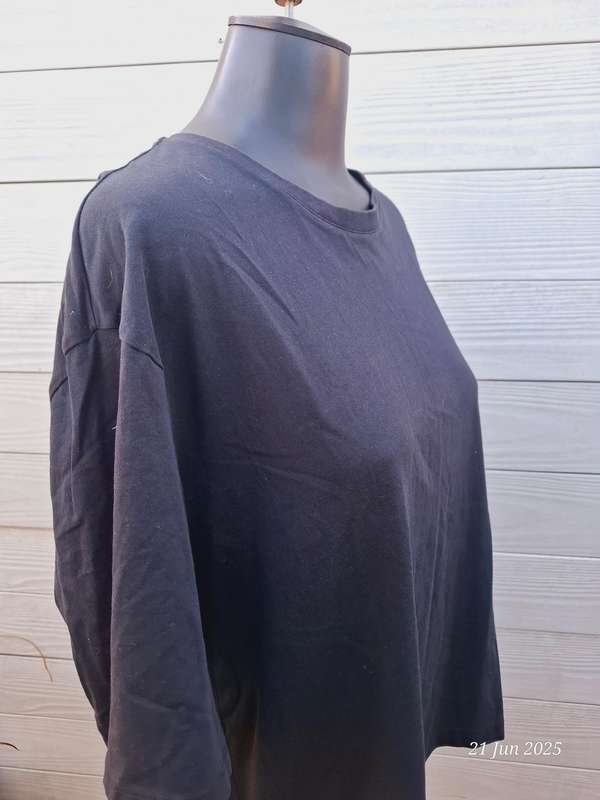 Foschini black tshirt - L