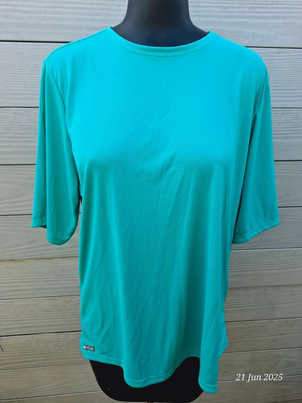 Like new Decathlon Women's surfing shirt sleeved tshirt. Anti UV Malou Turquoise  Size: 16-18 /XL