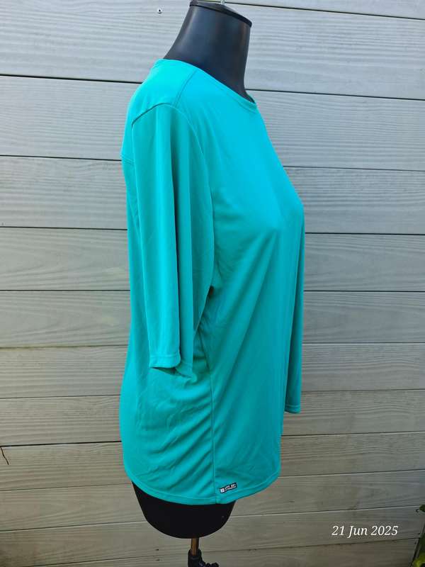 Like new Decathlon Women's surfing shirt sleeved tshirt. Anti UV Malou Turquoise  Size: 16-18 /XL