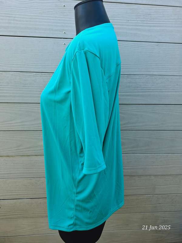 Like new Decathlon Women's surfing shirt sleeved tshirt. Anti UV Malou Turquoise  Size: 16-18 /XL
