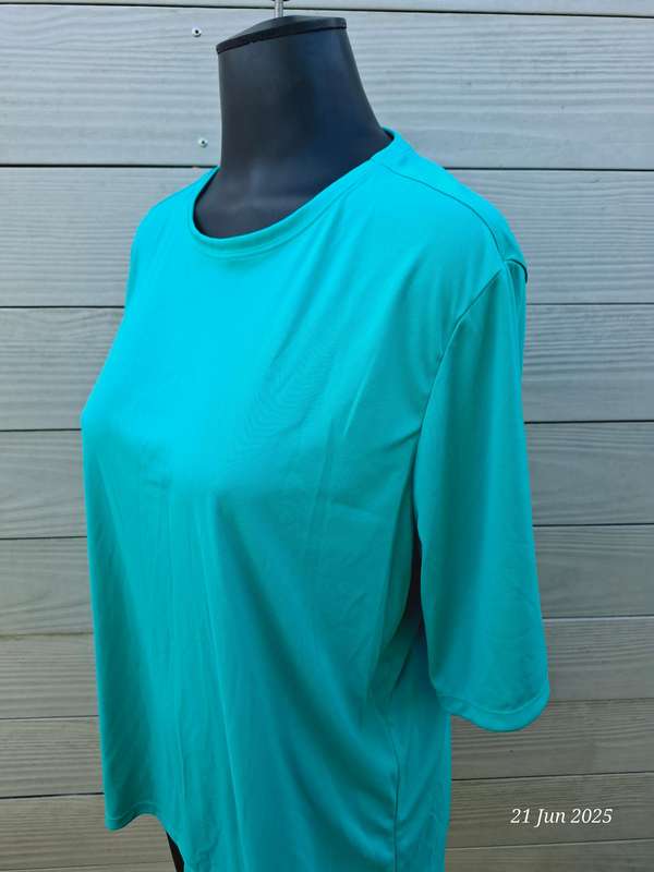 Like new Decathlon Women's surfing shirt sleeved tshirt. Anti UV Malou Turquoise  Size: 16-18 /XL