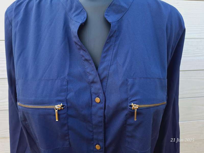 Like new Navy 3/4 sleeve top Size 16/18 (no tag)