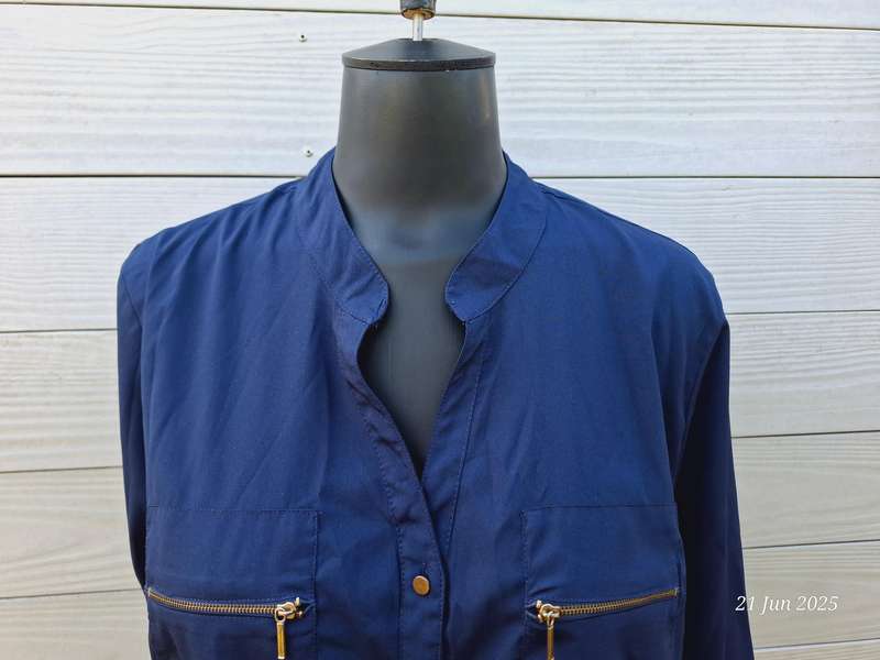 Like new Navy 3/4 sleeve top Size 16/18 (no tag)