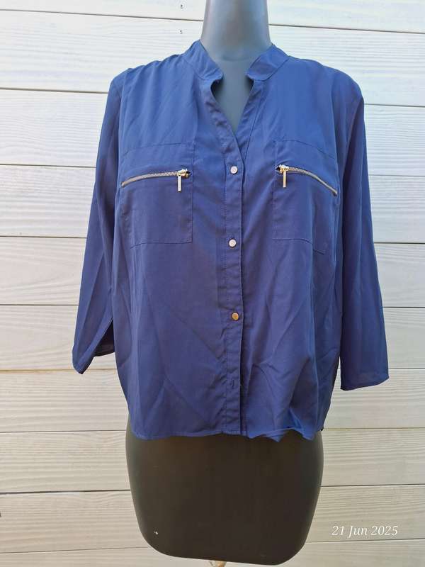 Like new Navy 3/4 sleeve top Size 16/18 (no tag)