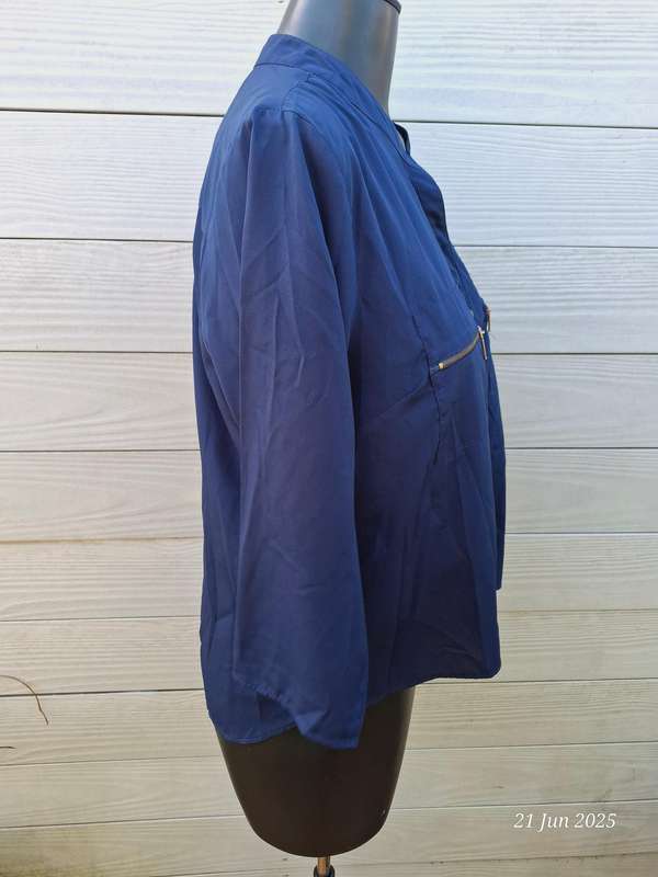 Like new Navy 3/4 sleeve top Size 16/18 (no tag)