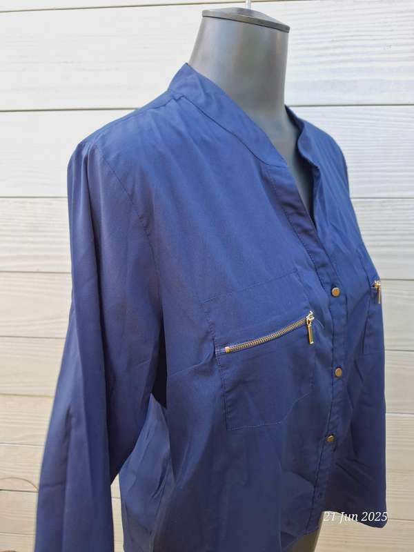 Like new Navy 3/4 sleeve top Size 16/18 (no tag)