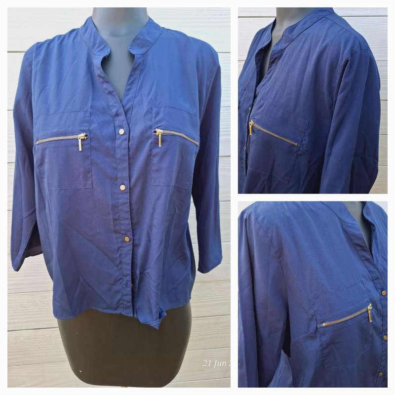 Like new Navy 3/4 sleeve top Size 16/18 (no tag)
