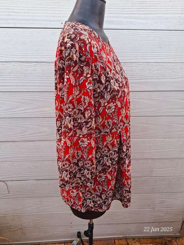 New red top Size XXl