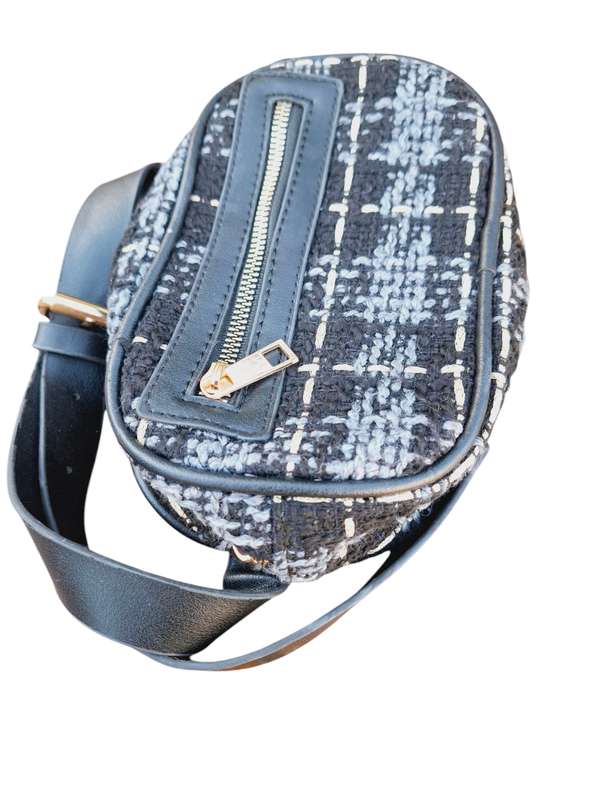 Tweed pouch / moonbag