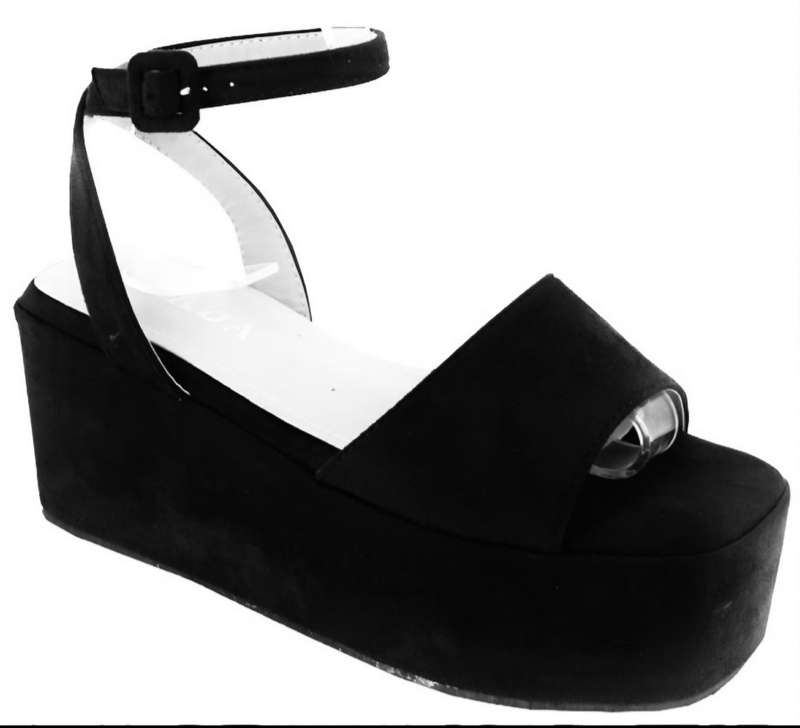 JADA black velvet platforms with ankle straps - Size 5