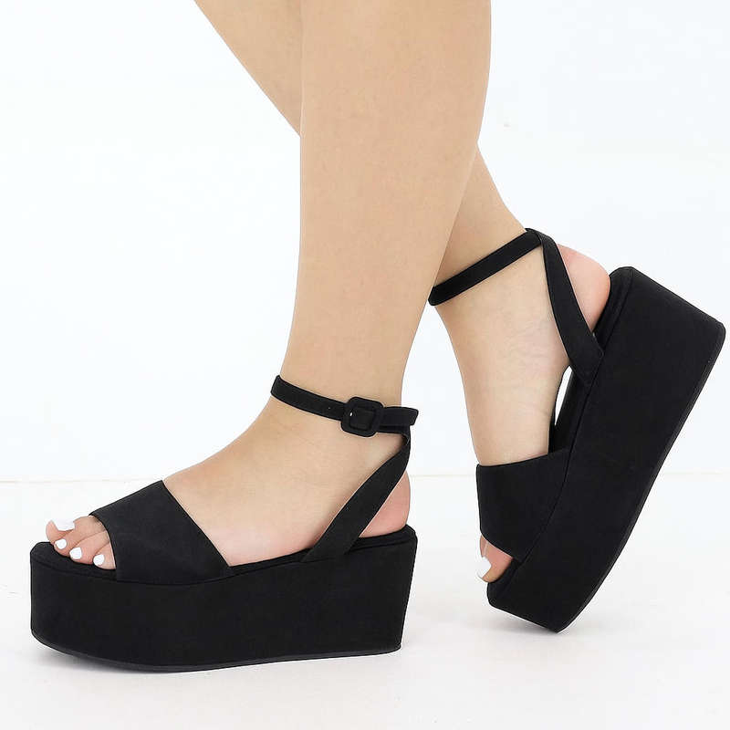 JADA black velvet platforms with ankle straps - Size 5