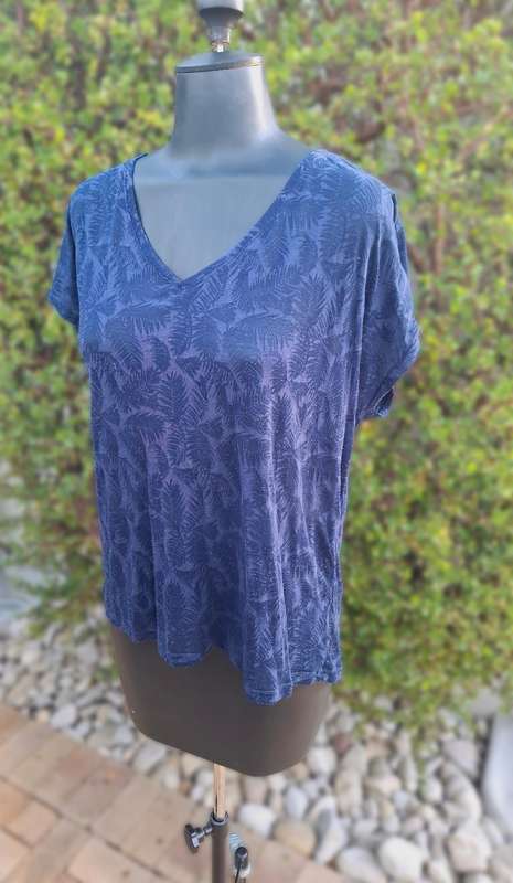 Sheer navy top - L