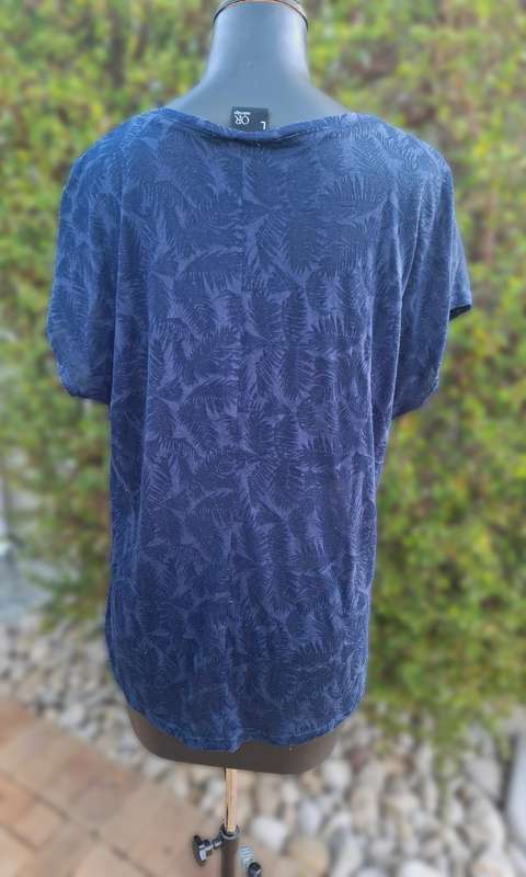 Sheer navy top - L