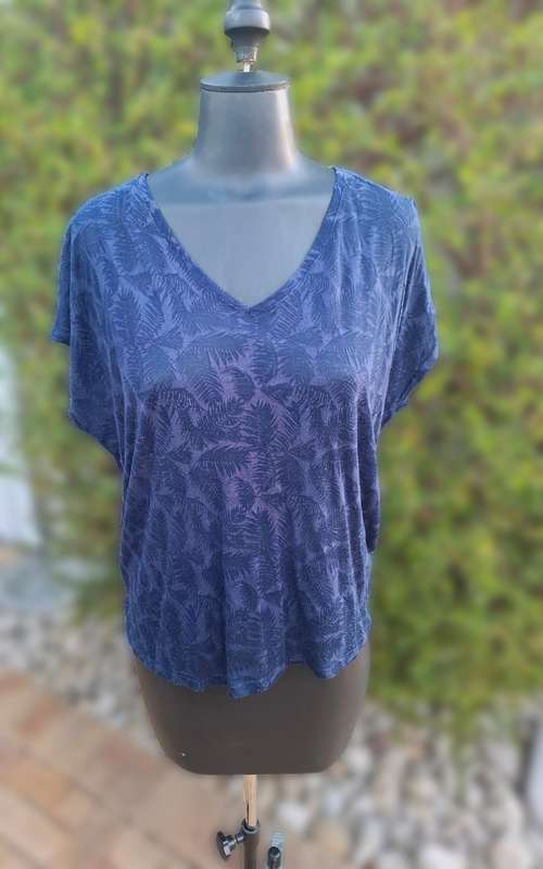 Sheer navy top - L