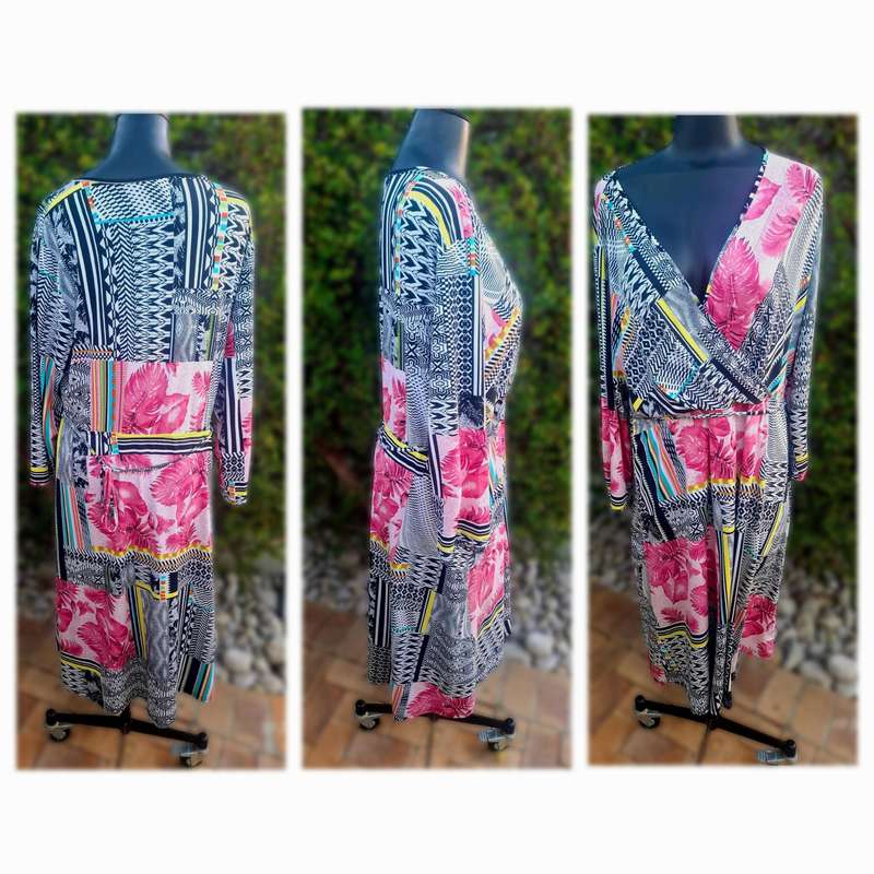 Cathnic below knee dress. Size 18 (20)